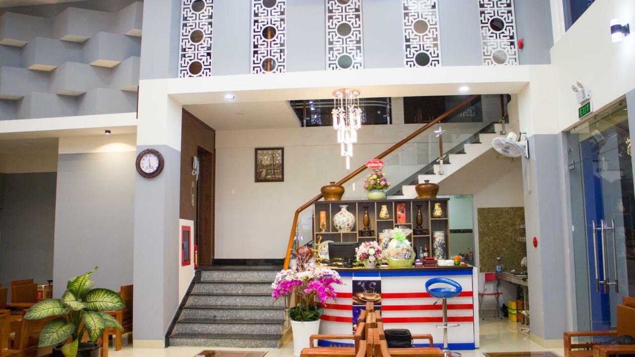 เหงียน ฟวก โฮเต็ล Hotel เปลกู ภายนอก รูปภาพ